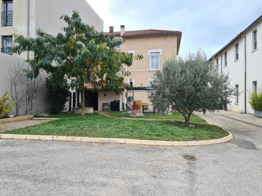 Self-Checkin Town House - Rooms To Rent In A Beautiful Modern Town House - Not A Hotel - Location De Chambres Avec Arrivee En Autonomie - Extra Fee For Sheets And Towels - Private Parking - Check Your Plateform Inbox And Follow Check-In Instructions Saint-Romain-en-Gal Exterior photo
