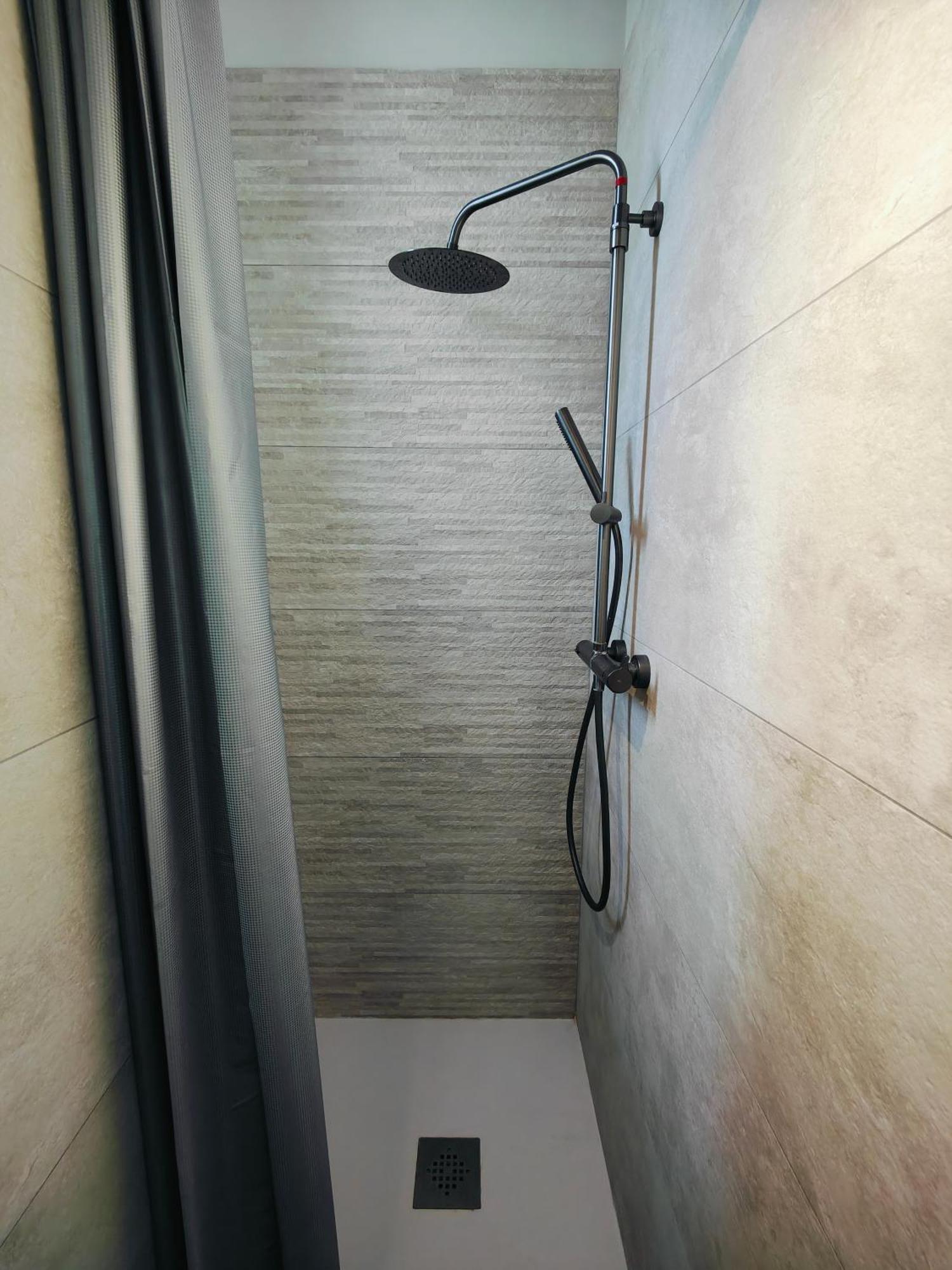 Self-Checkin Town House - Rooms To Rent In A Beautiful Modern Town House - Not A Hotel - Location De Chambres Avec Arrivee En Autonomie - Extra Fee For Sheets And Towels - Private Parking - Check Your Plateform Inbox And Follow Check-In Instructions Saint-Romain-en-Gal Exterior photo
